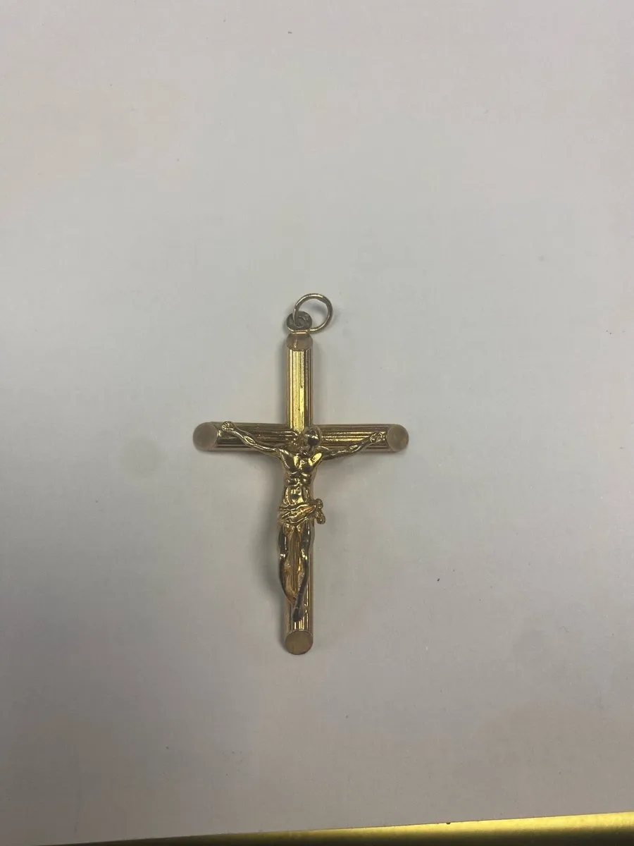 9CT Gold Cross - Image 1