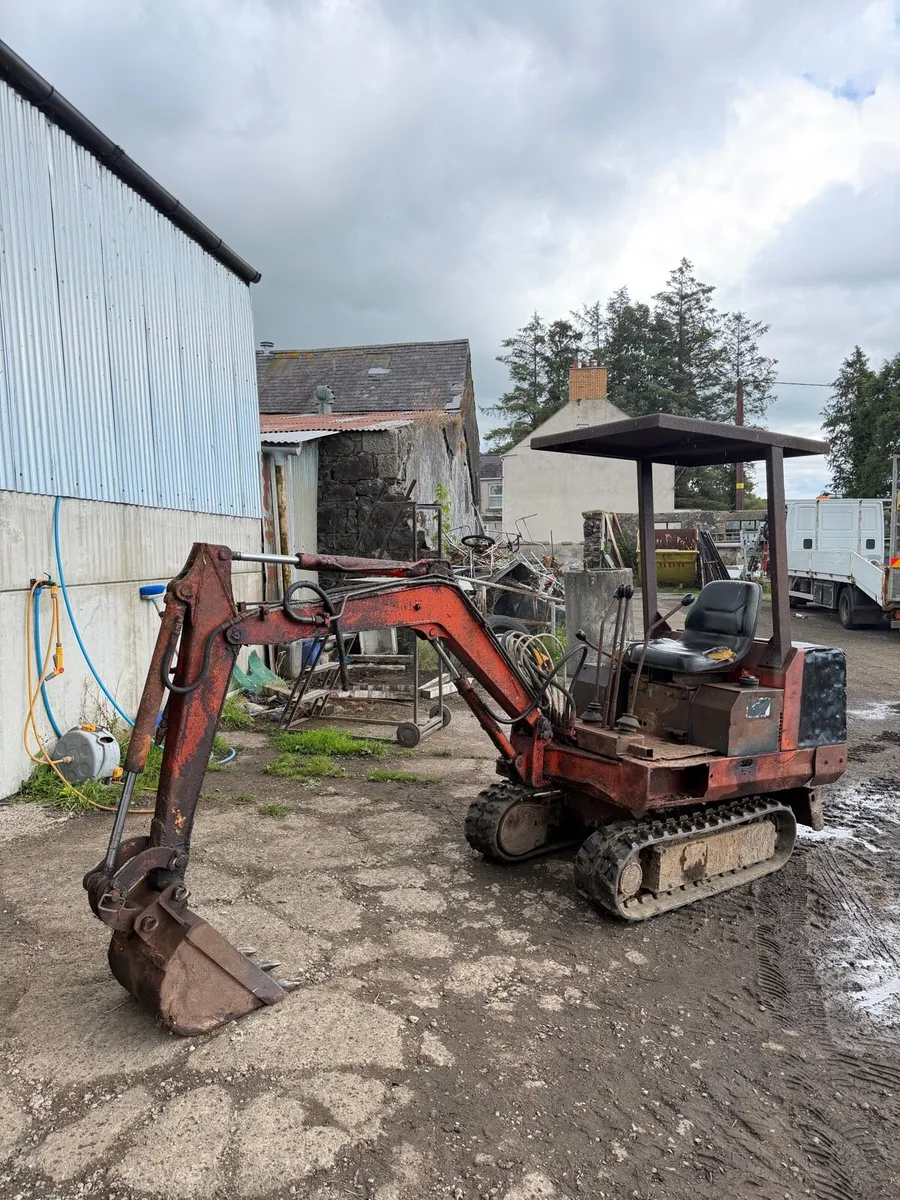 Kubota mini digger - 3 buckets - Image 3
