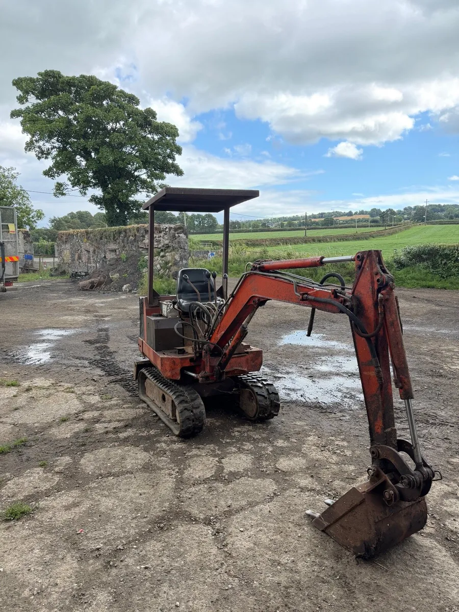 Kubota mini digger - 3 buckets - Image 4