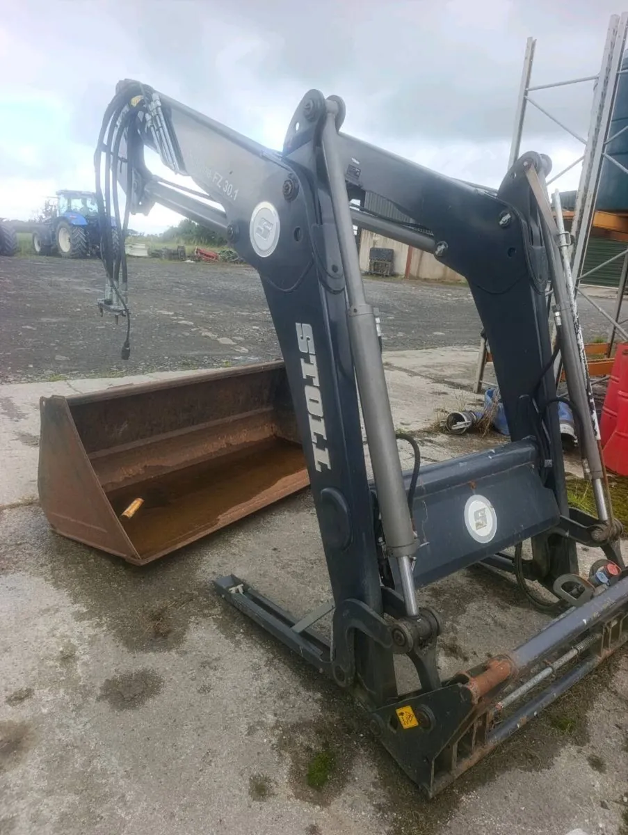 2018 STOLL LOADER - Image 1
