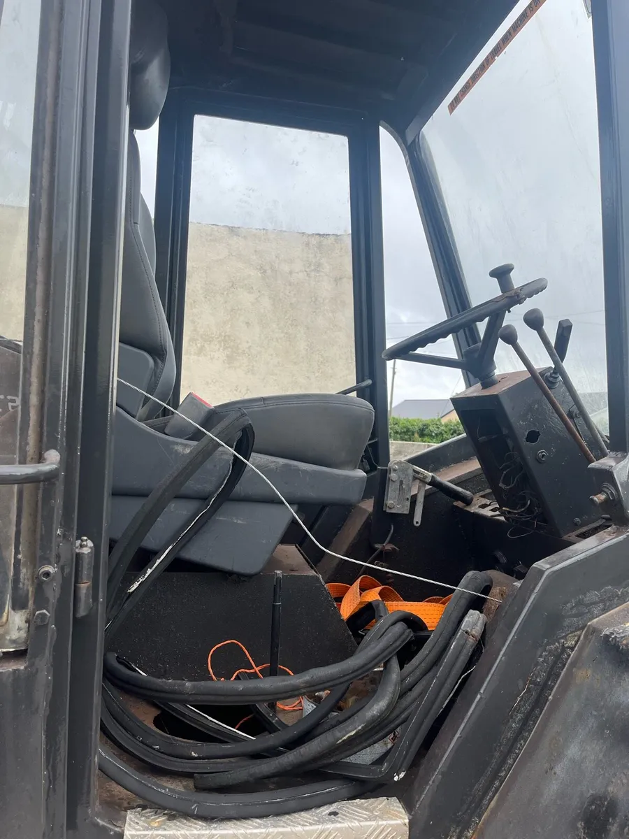 Forklift - Image 4