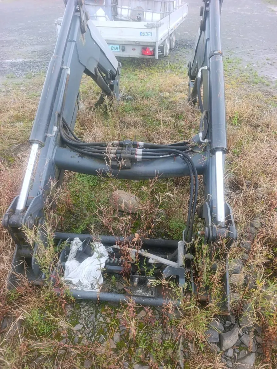 Quicke Q49 loader - Image 3