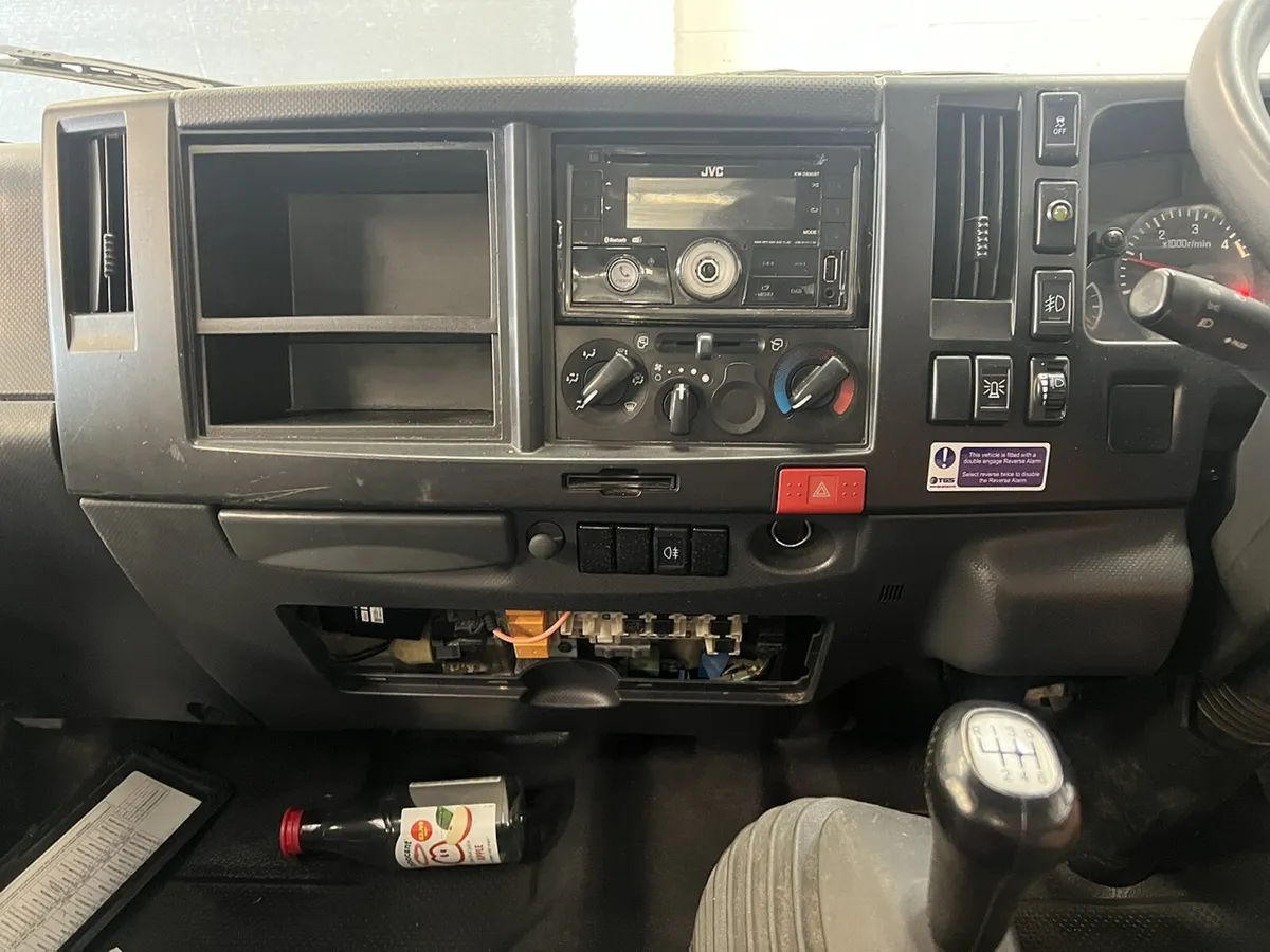2023 Isuzu Grafter Dropside Van - Image 3