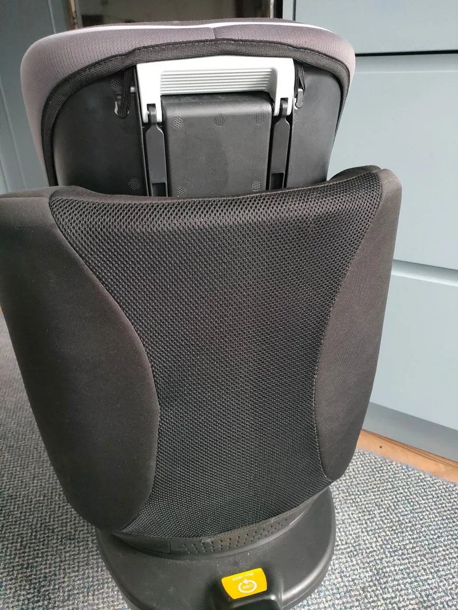 Joie 360 car seat - Image 4