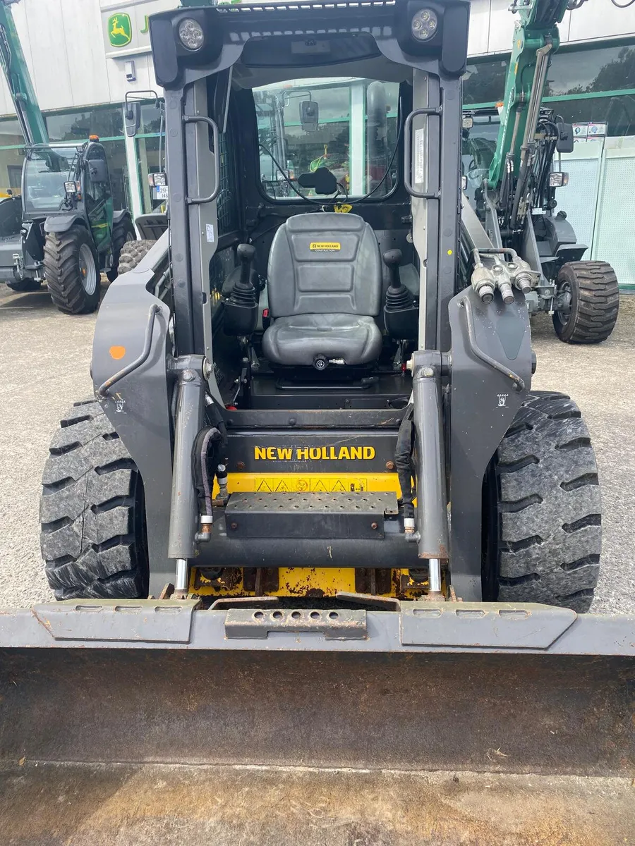 2023 New Holland L320 Skid Steer - Image 3