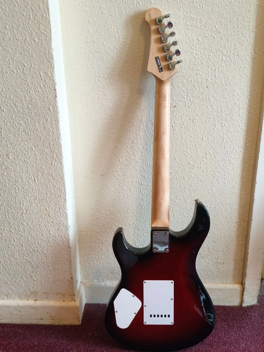 Yamaha Pacifica 112V Electric Guitar – Sunburst - Image 2