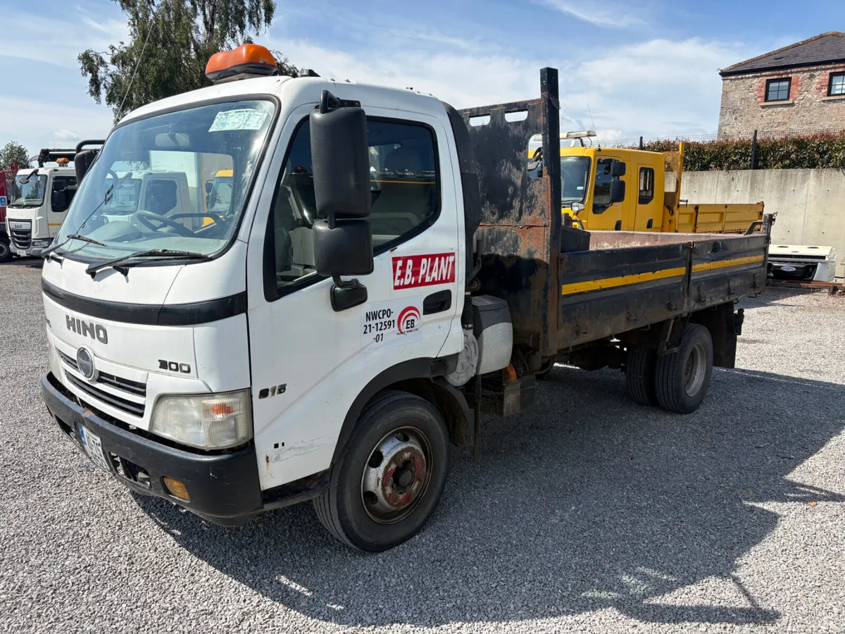 2010 Hino 300 7.5Ton Tipper - Image 1