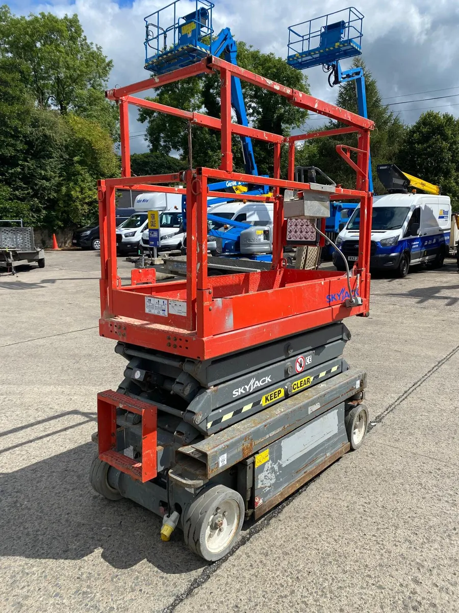 2016 SKYJACK SJ3219 25FT ELECTRIC SCISSOR LIFT - Image 3