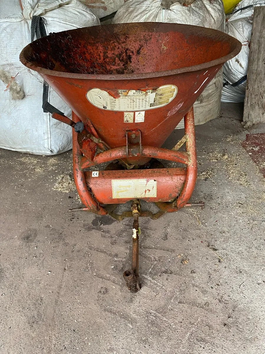 Fertilizer Spreaders - Image 3