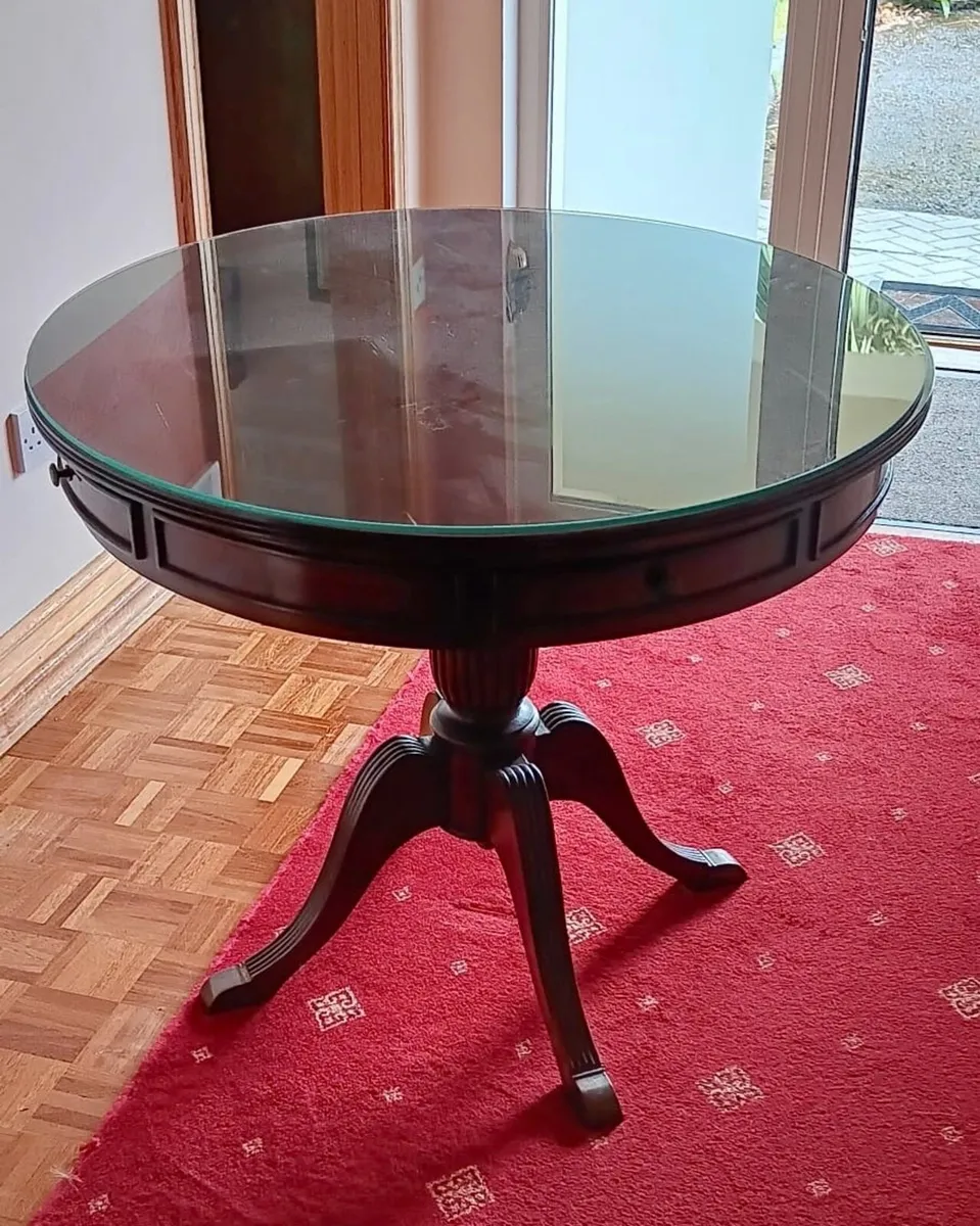Mahogany Regency-Style Drum Table with Glass Top - Image 2