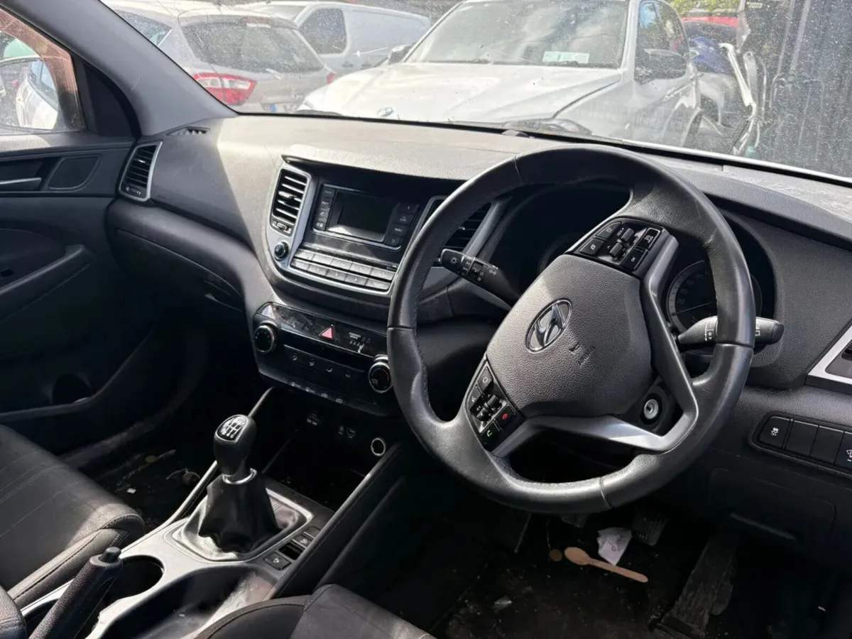 2017 hyundai tucson - Image 2