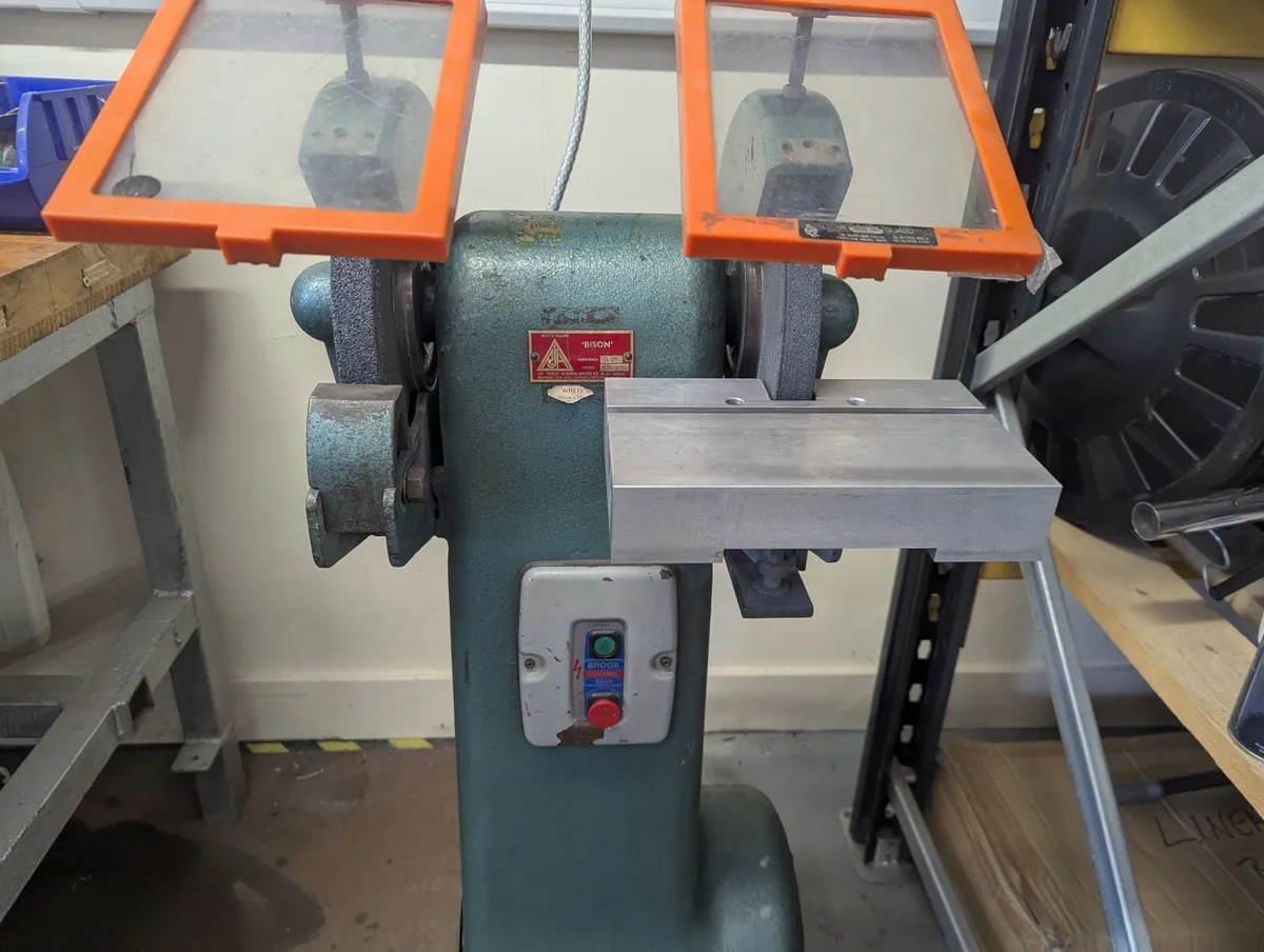 Bison Pedestal  Grinder 250mm wheels - Image 3
