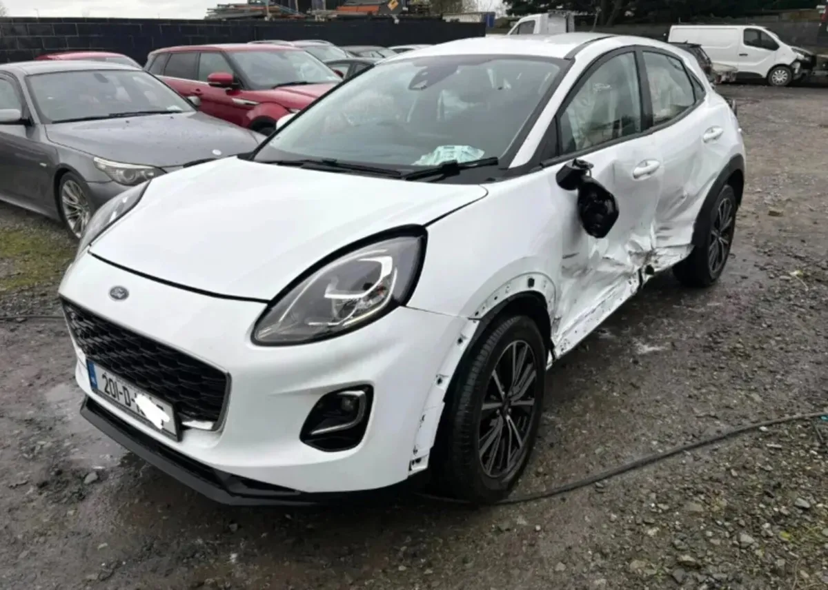 2020 Ford Puma Titianium Model driving - Image 2