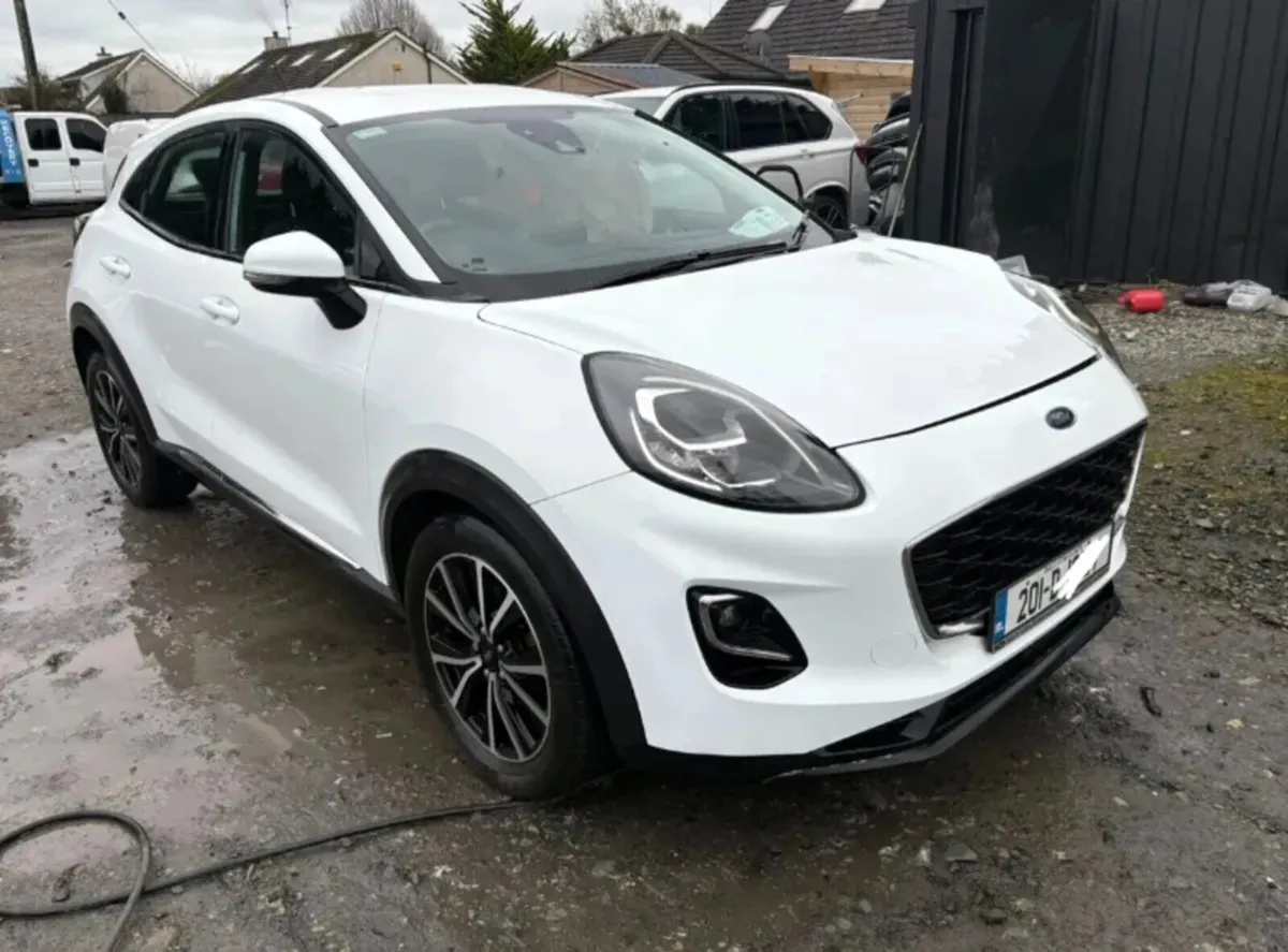 2020 Ford Puma Titianium Model driving - Image 1