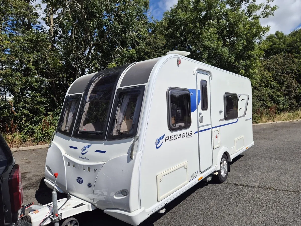 Bailey Pegasus 4 berth fixed bed end washroom 2016 - Image 1