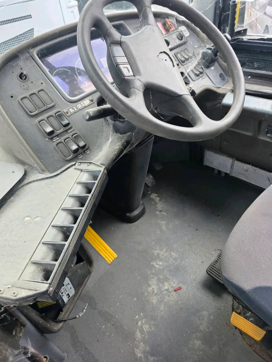 Bus - Image 3