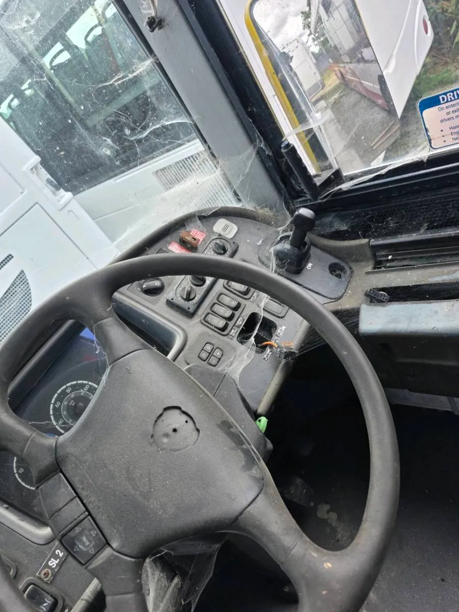 Bus - Image 4