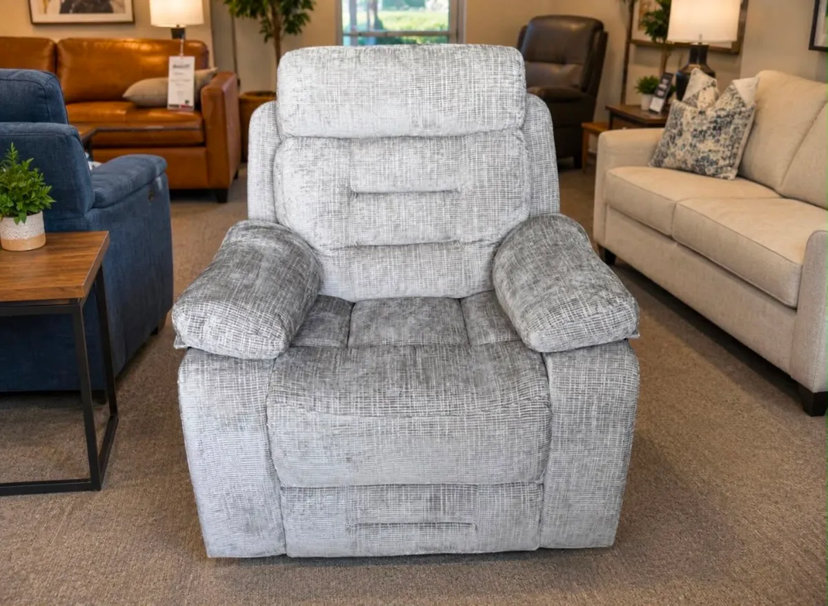 Luxury reclining chair - Image 1