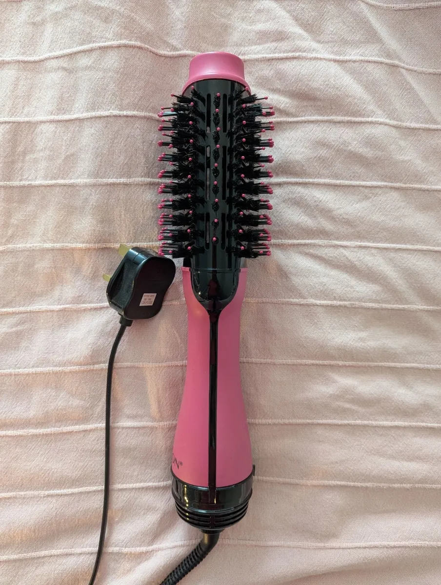 Revlon Salon One Step hair dryer and volumiser - Image 2