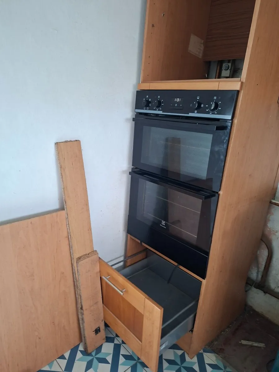 Double electric oven in good working condition - Image 1