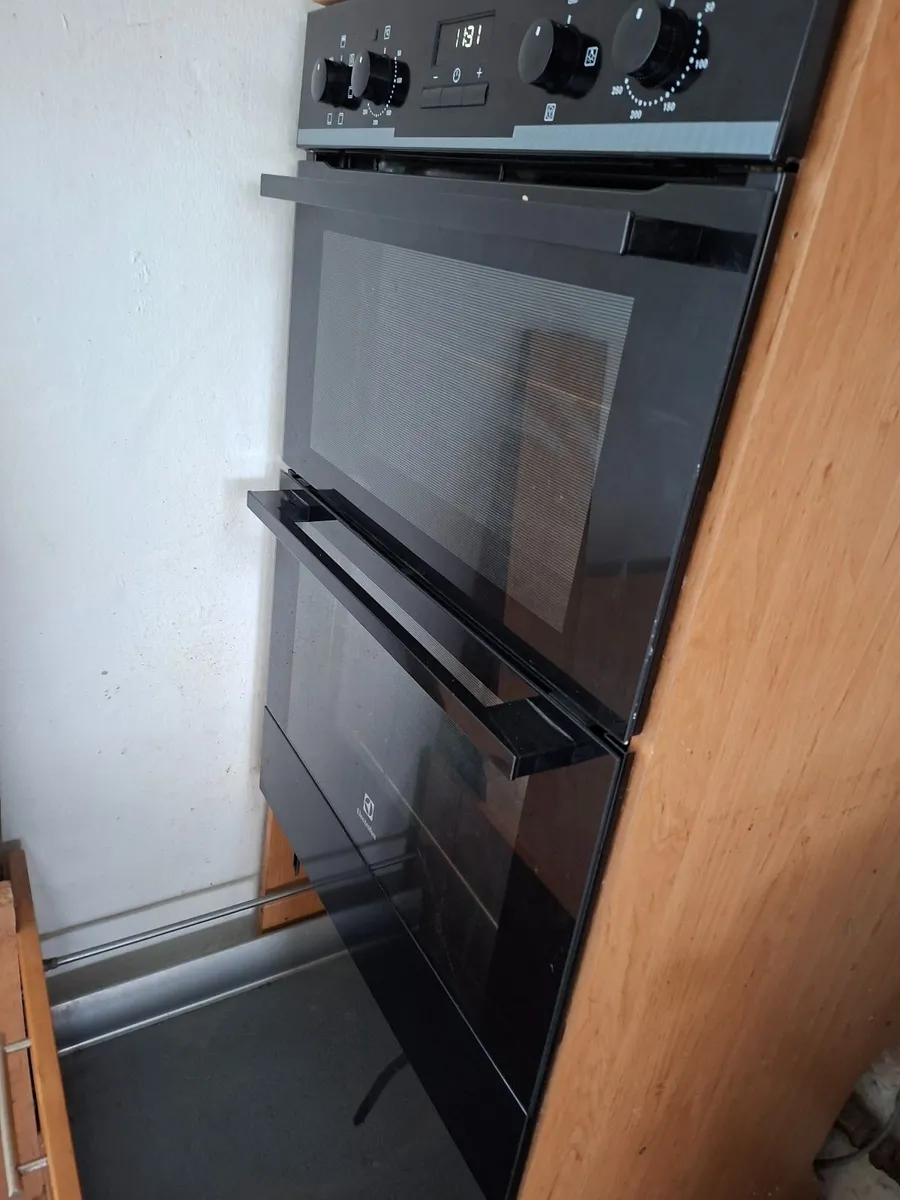 Double electric oven in good working condition - Image 2