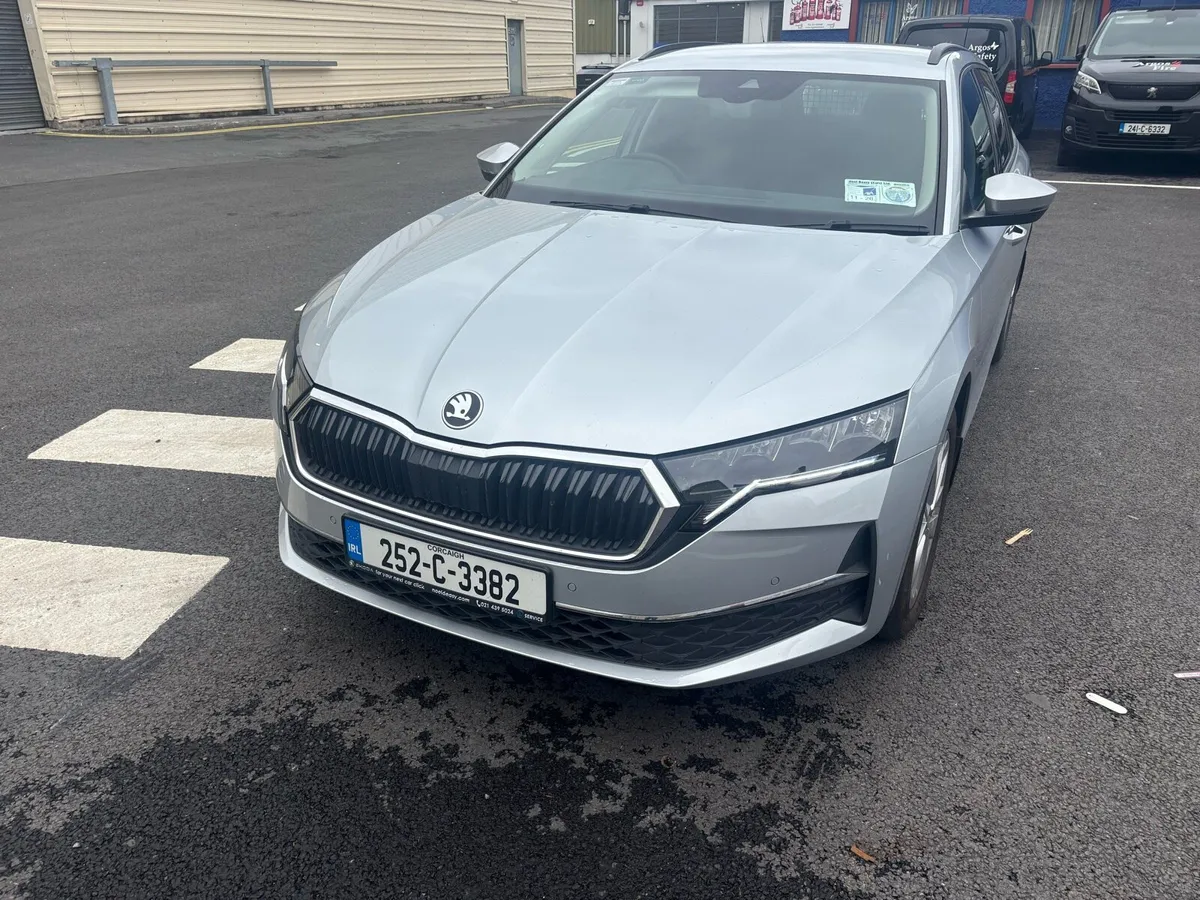 Skoda Octavia commercial 2 seater 20kms - Image 1