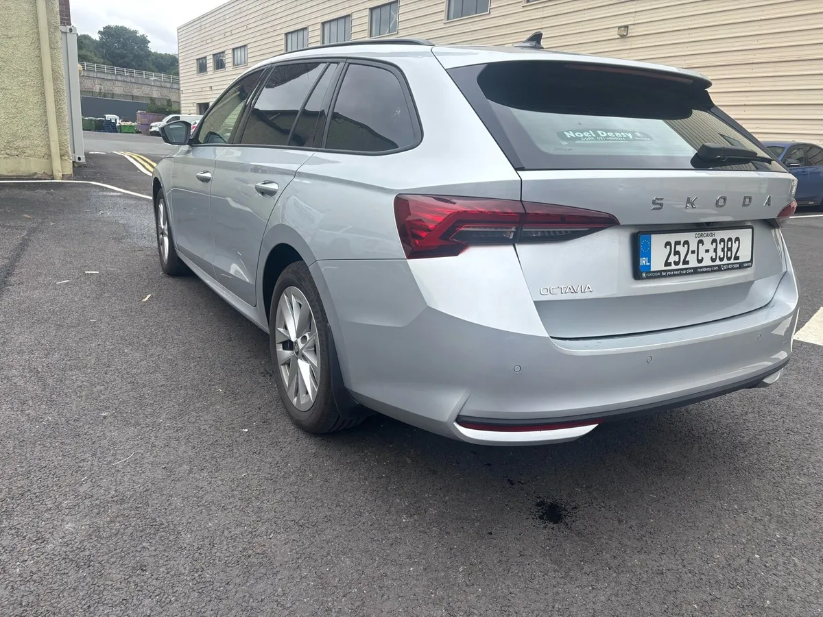 Skoda Octavia commercial 2 seater 20kms - Image 2