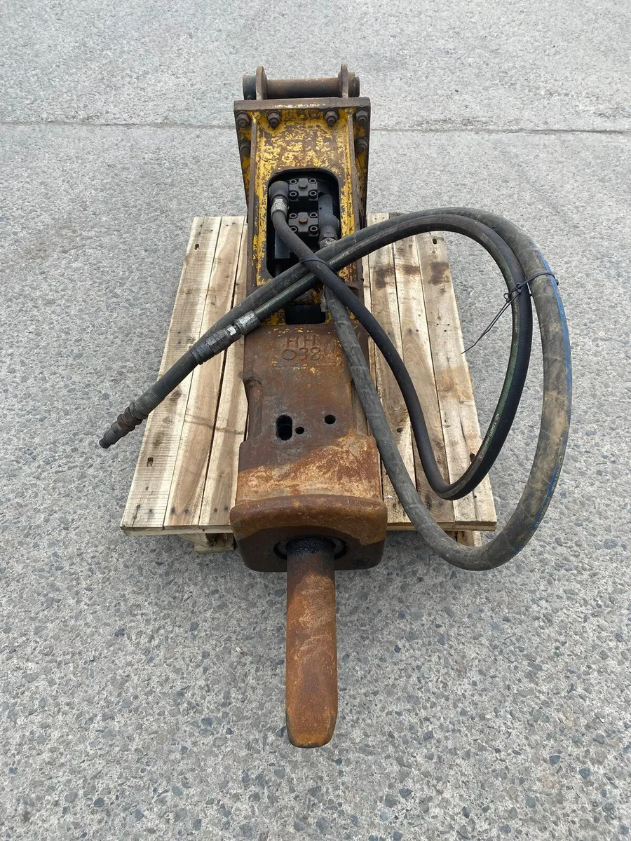 INDECO HP900 8T ROCK BREAKER