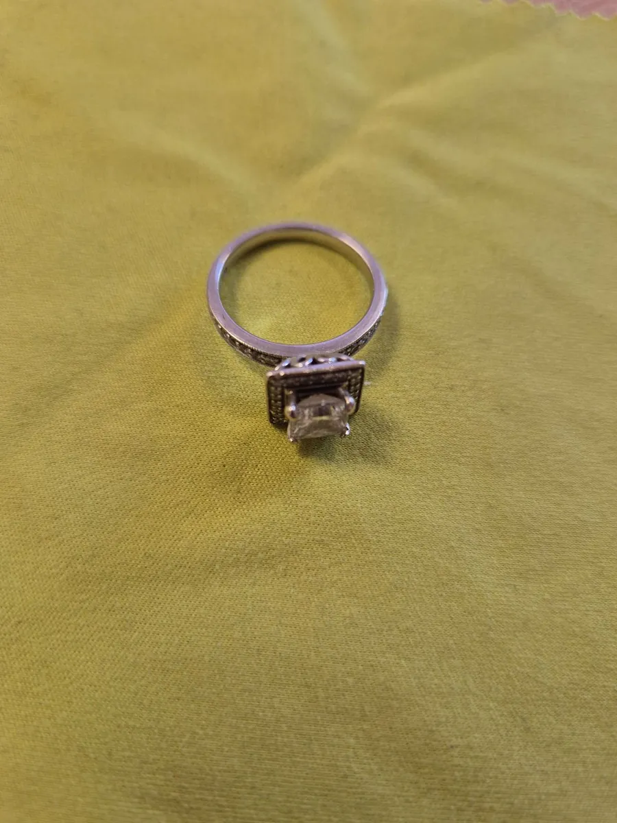 Engagement ring - Image 2