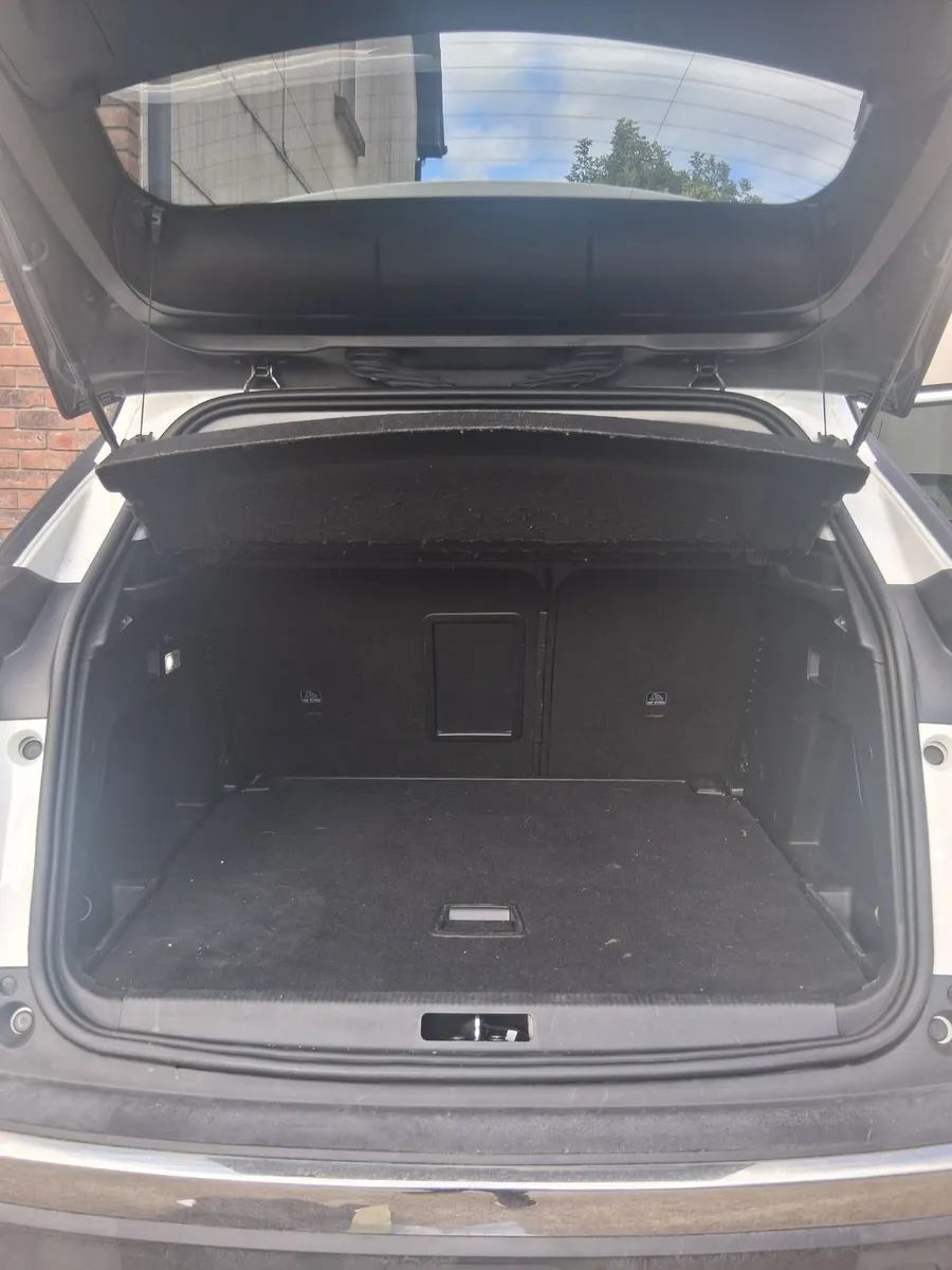 Car - Image 4