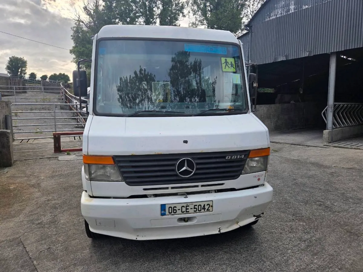 Bus - Image 1