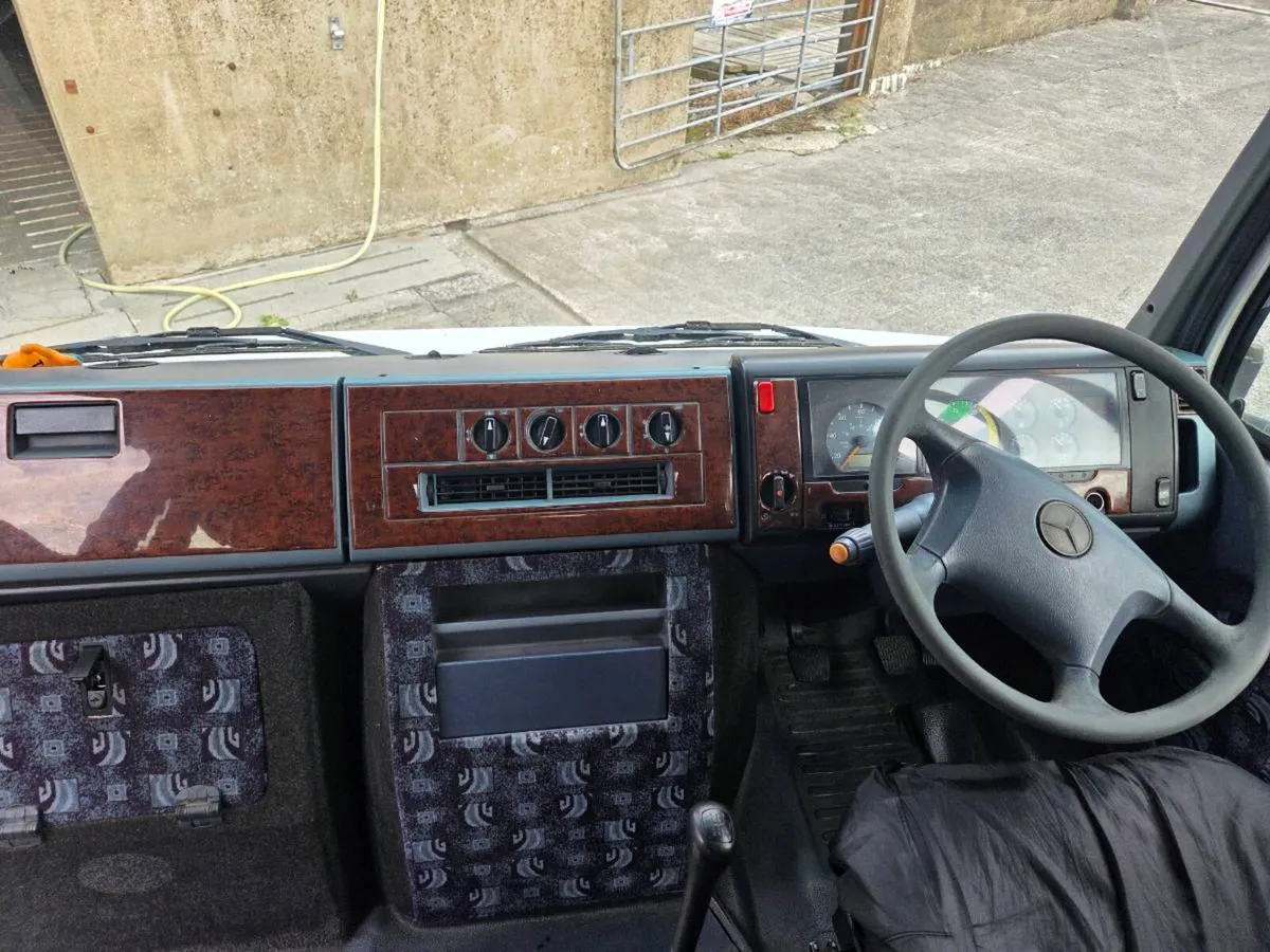 Bus - Image 4