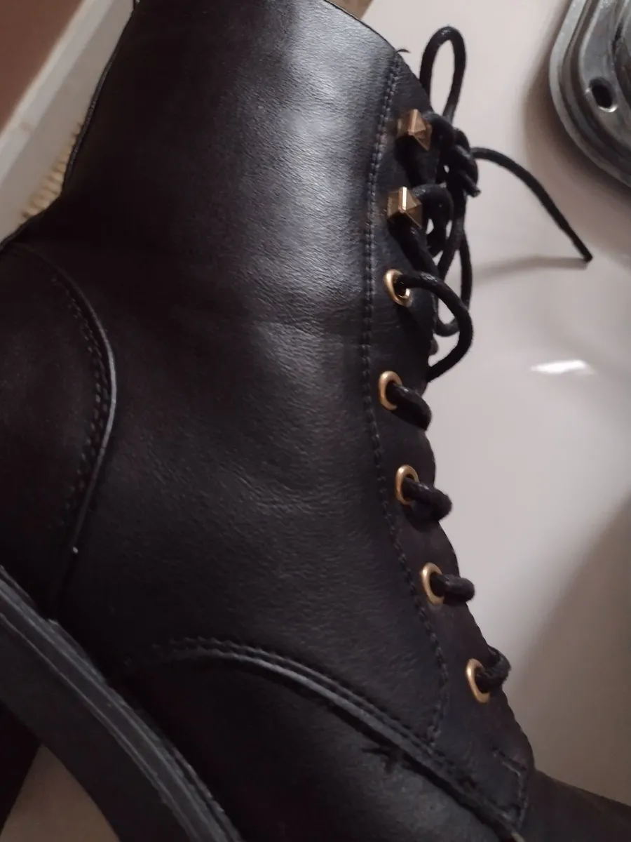 New unworn black ladies high heel boots - Image 4