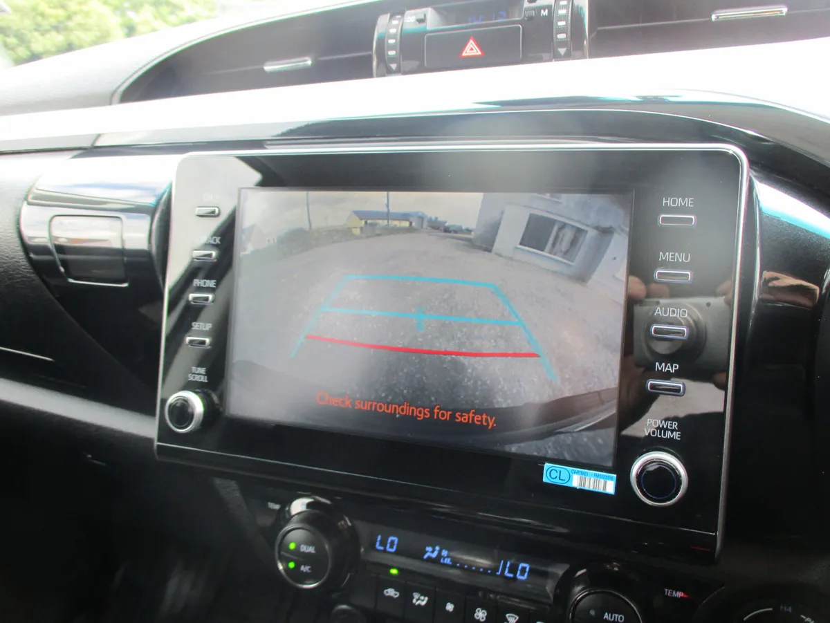 Toyota Hilux 2023 2.8D4D CREWCAB AUTO - Image 2