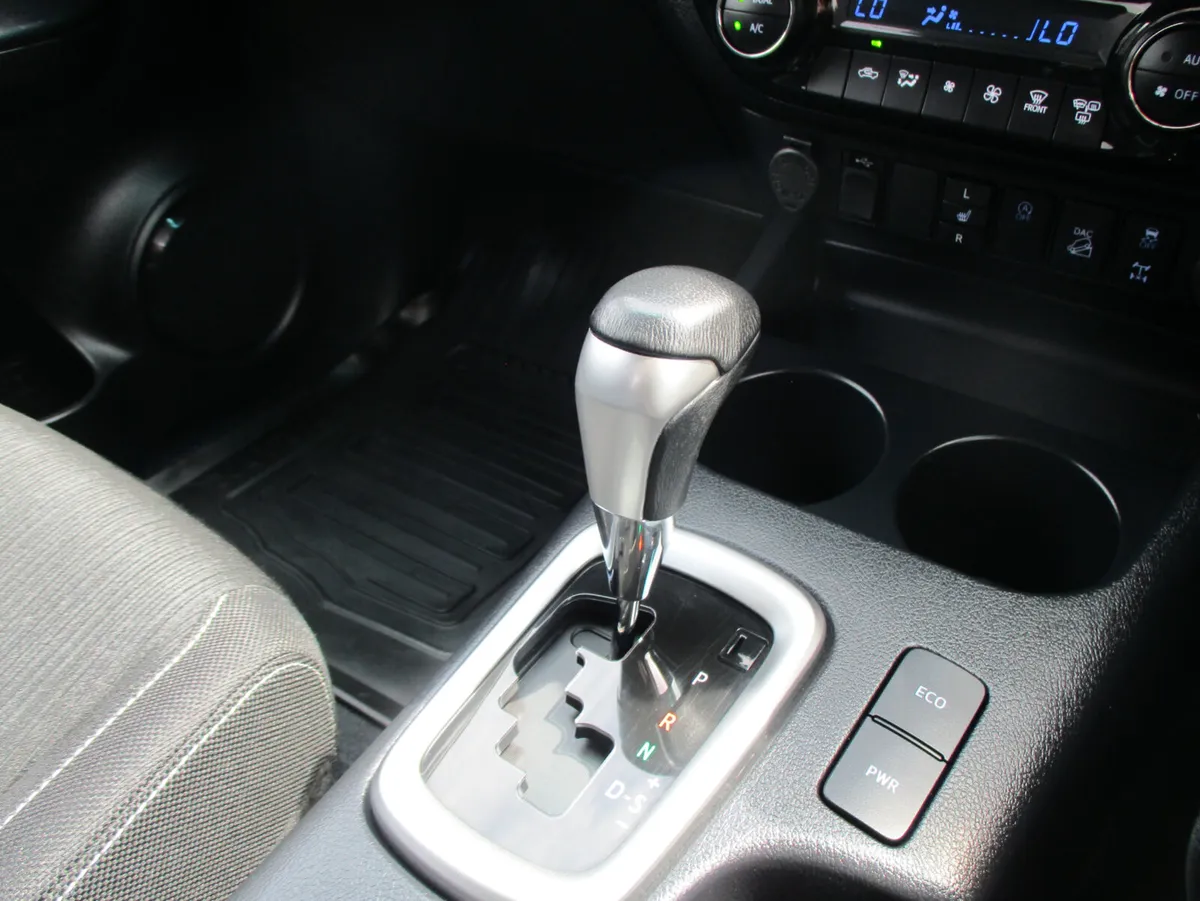 Toyota Hilux 2023 2.8D4D CREWCAB AUTO - Image 4