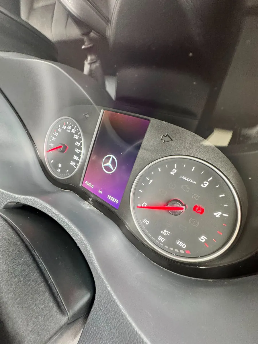 Mercedes-Benz Sprinter 2023 - Image 4