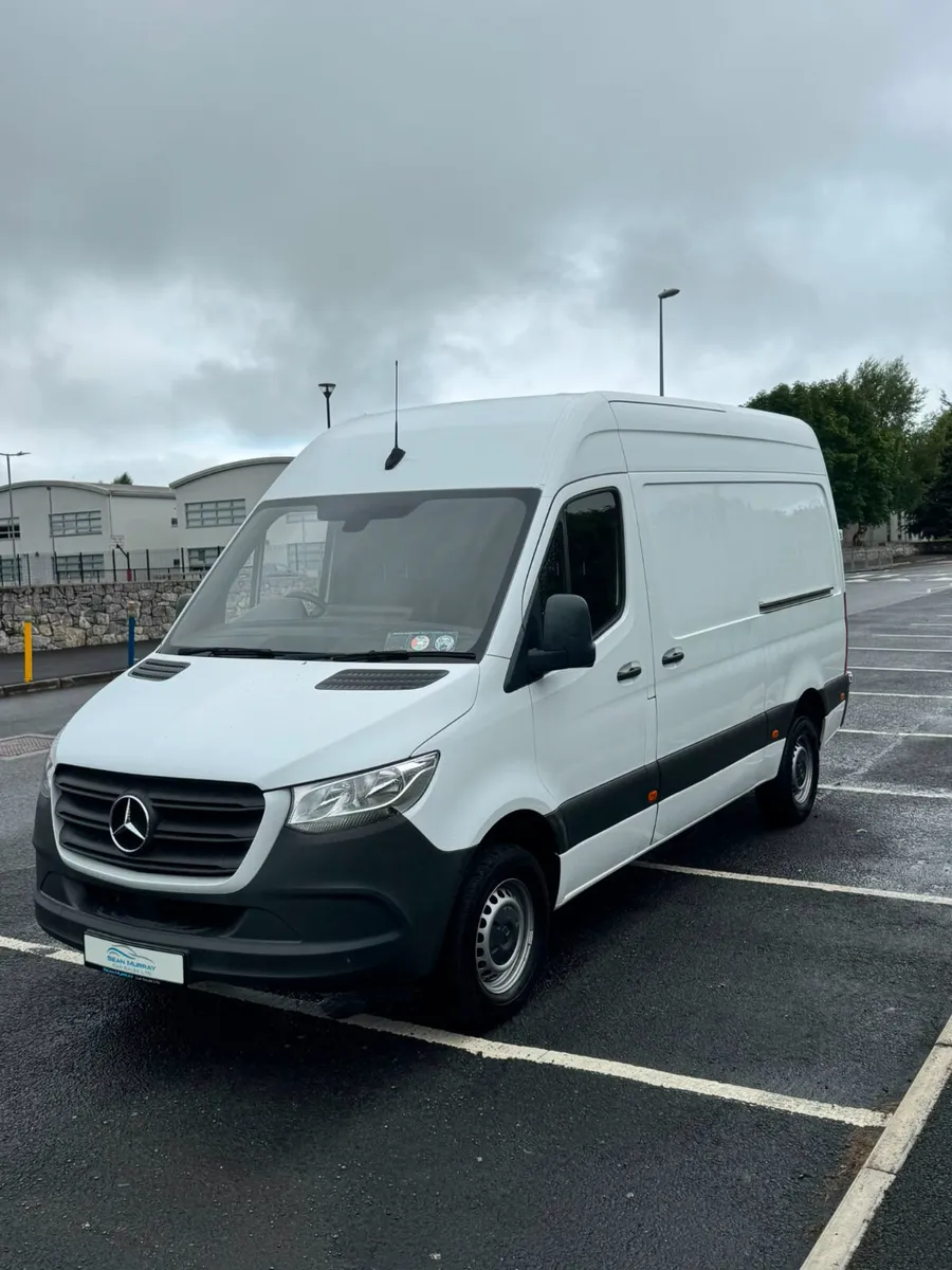 Mercedes-Benz Sprinter 2023 - Image 2
