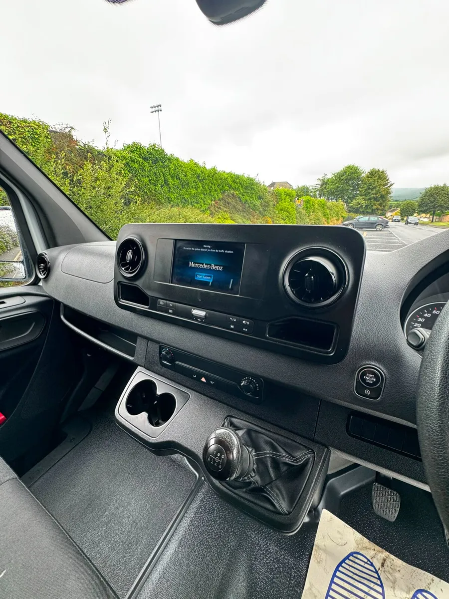 Mercedes-Benz Sprinter 2023 - Image 3