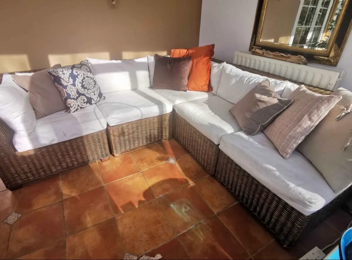 Corner rattan sofa unit garden - Image 1