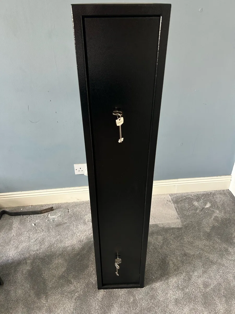 4 gun safe (never used) - Image 1