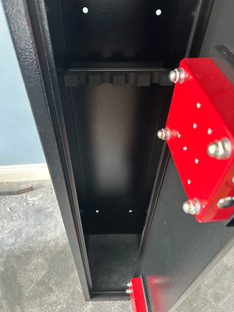 4 gun safe (never used) - Image 2