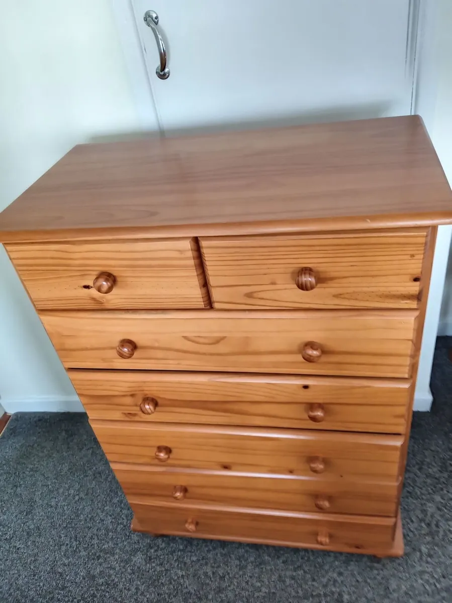 Pine chest of drawers - Image 1