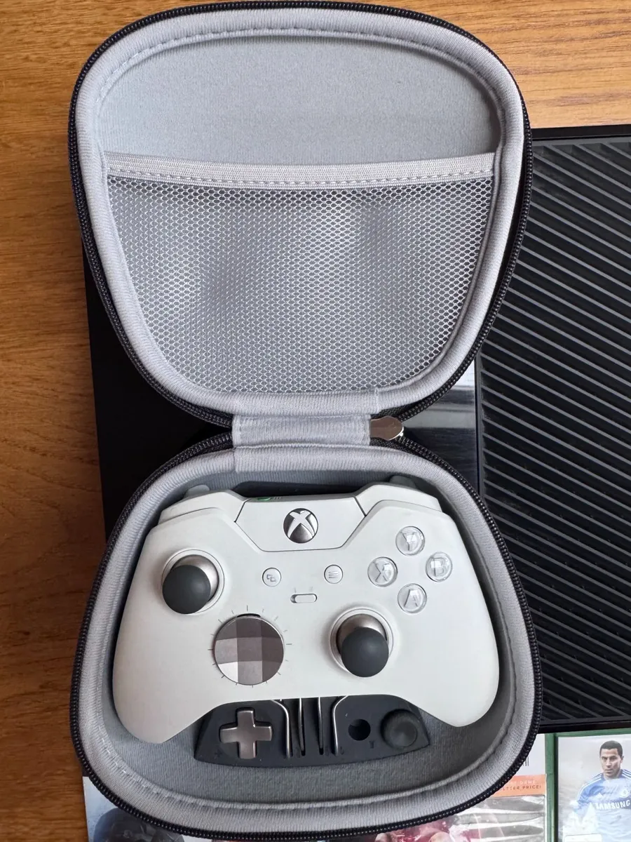 Xbox One Console + 8 Games on Discs - Image 4