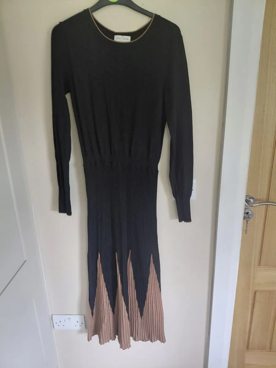 Collection of day & evening dresses - Image 2
