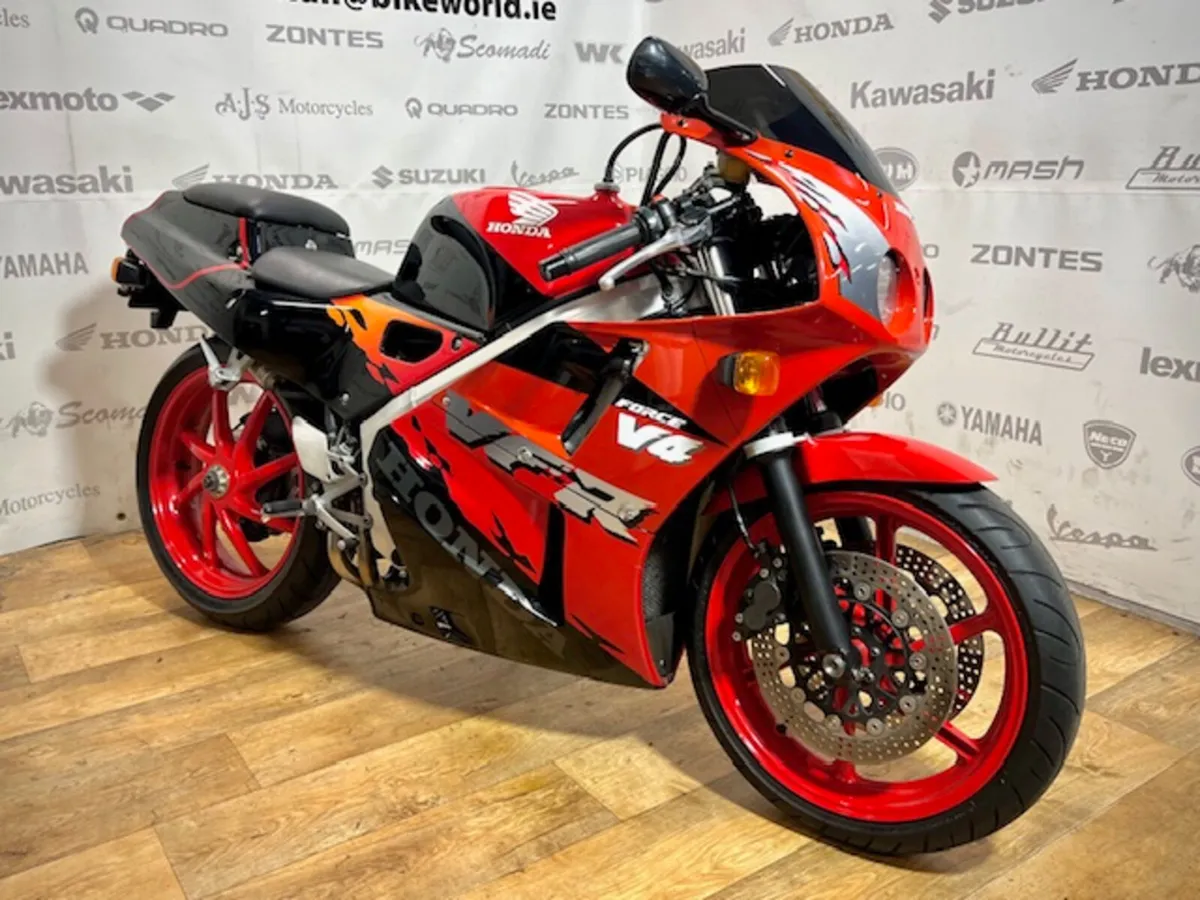 PRE-OWNED Honda VFR400 - Image 2
