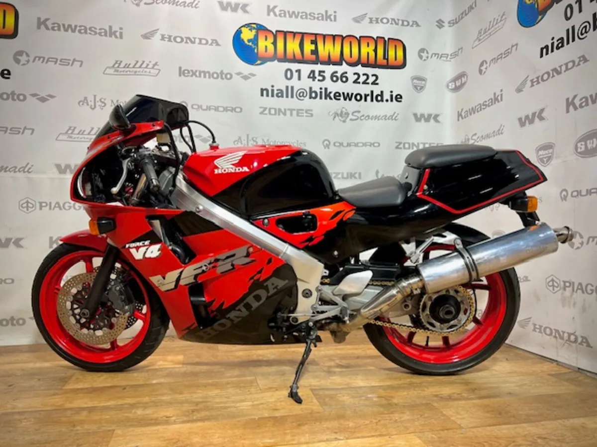 PRE-OWNED Honda VFR400 - Image 3