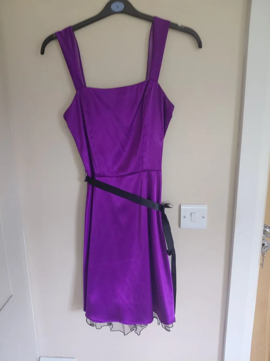 Collection of day & evening dresses - Image 1