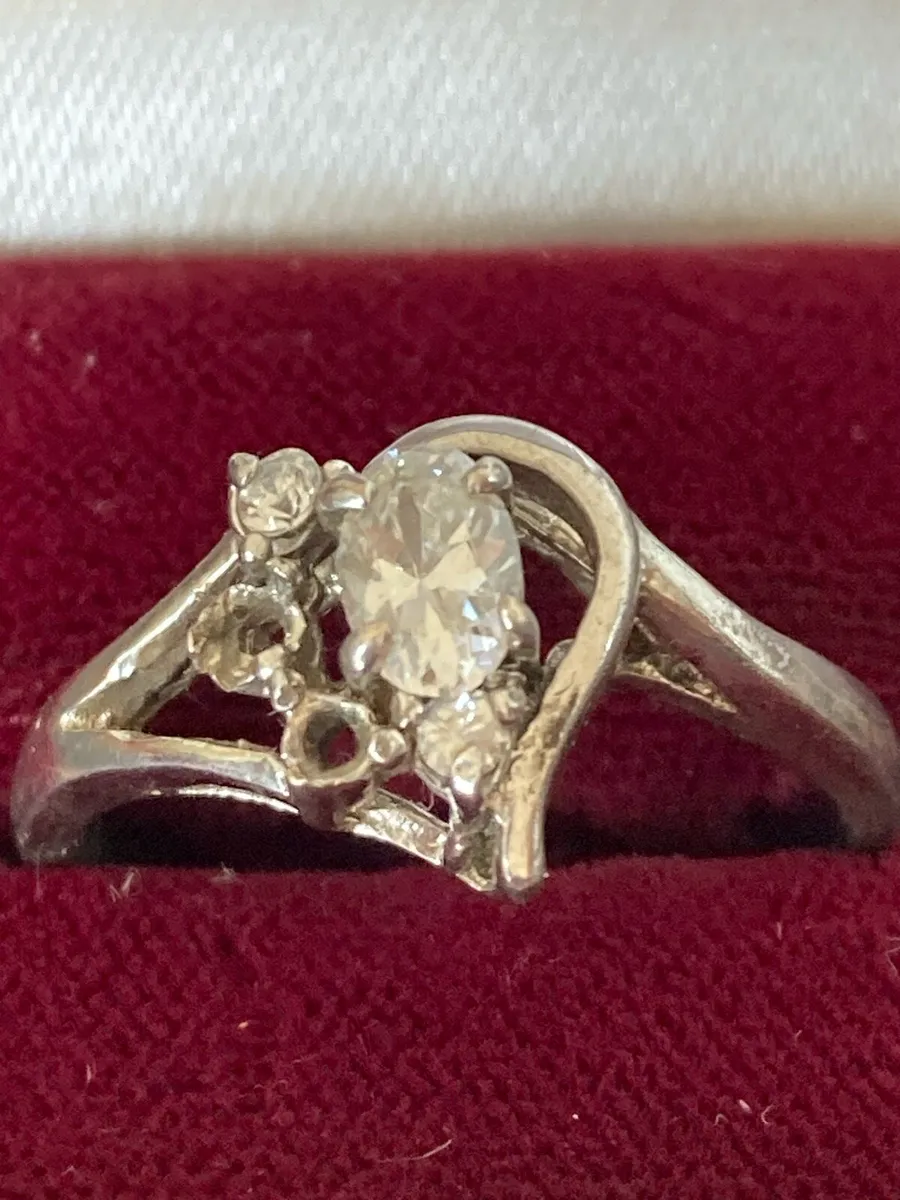 Sterling Silver ring with crystals sas size w - Image 2