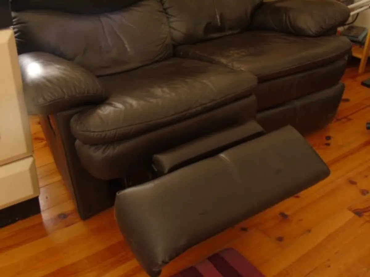 2 seater leather recliner - Image 3