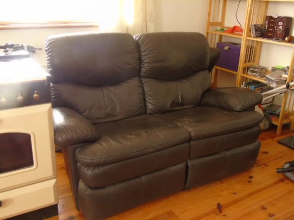 2 seater leather recliner - Image 4